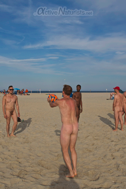 naturist-football-kick-0017-Sandy-Hook,-NJ,-USA